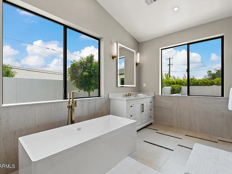 4137 E Earll Dr — Photo 32