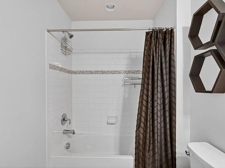 980 Basswood Dr — Photo 44