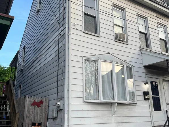 705 W Race St, Pottsville, PA 17901