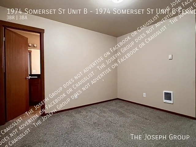 1974 Somerset St #B — Photo 10