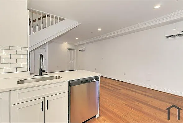 1822 C St NE #1 — Photo 18