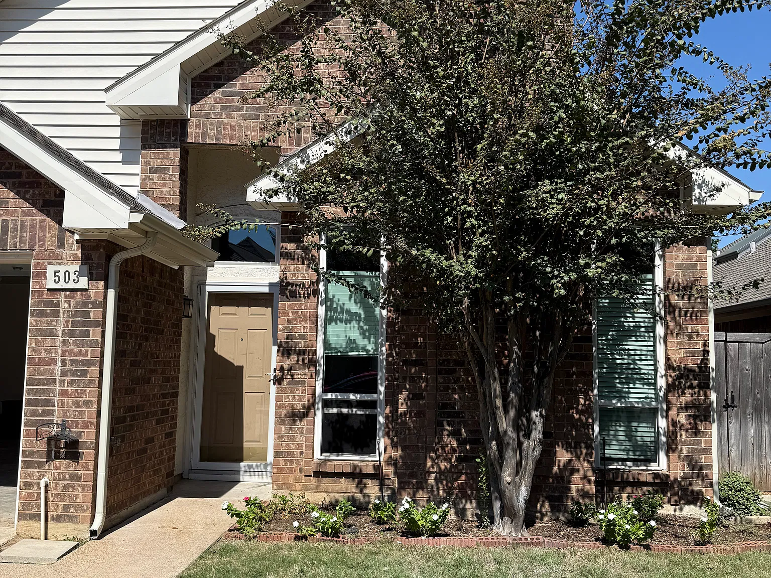 3 bed, 1336 sqft, $2,350 — Photo 1