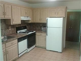 2nd image of 16 Country Club Ln