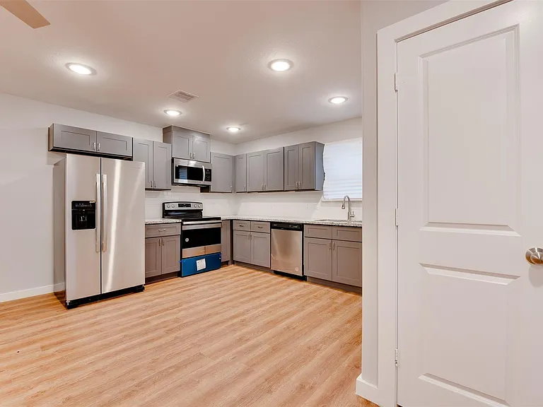 2702 Reid St #A — Photo 9
