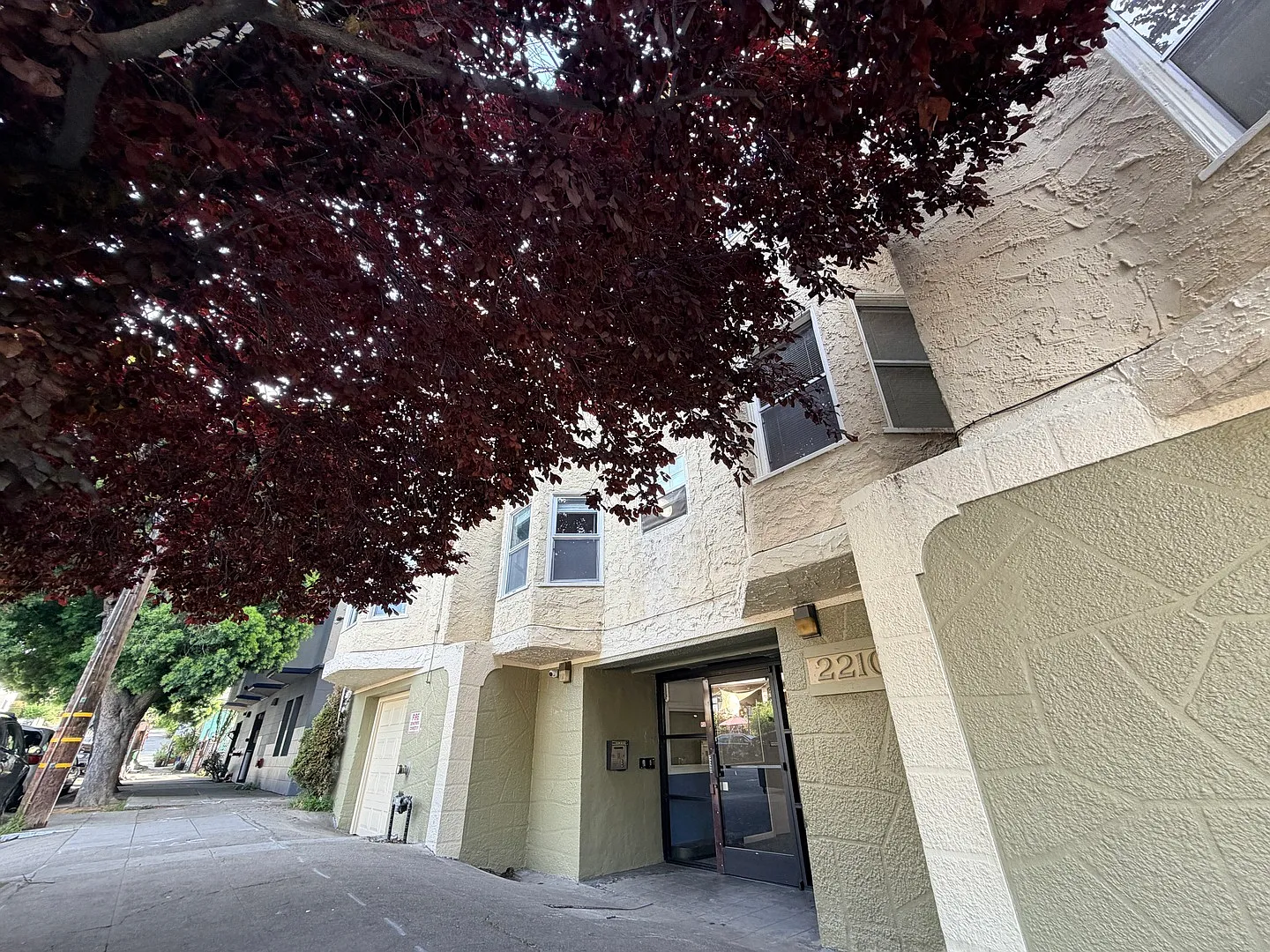 2210 10th Ave — Photo 2
