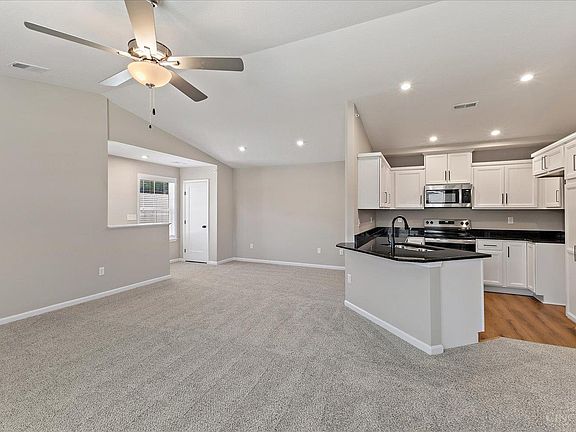 5th image of 5890 Parkview Ln #300