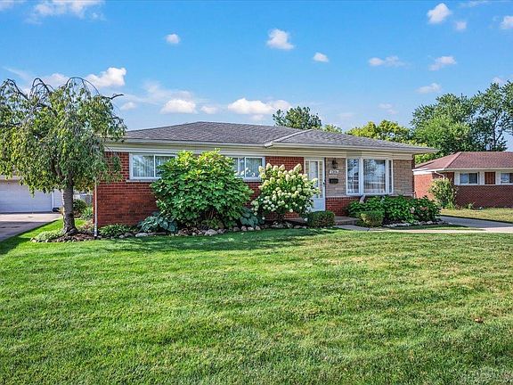 3rd image of 13814 Irvington Dr
