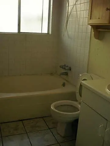 2 bed, 1.0 bath, 852 sqft, $1,569 — Photo 3
