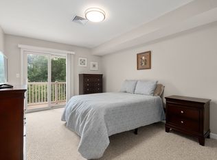 2 Duck Pond Rd APT 127, Beverly, MA 01915