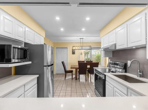 7820 Abercrombie Pl #13, Richmond, BC V6Y 3M1