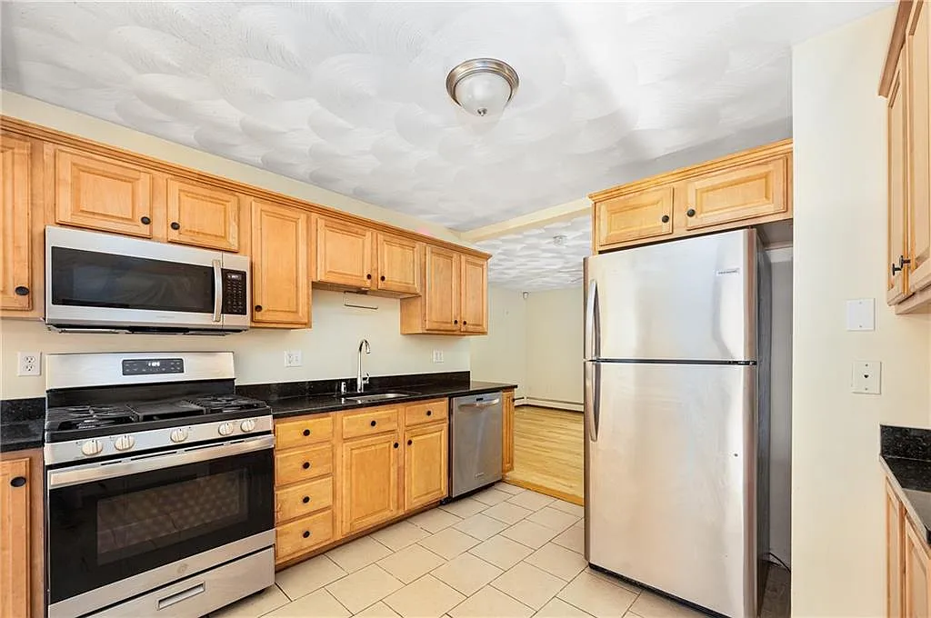 3 bed, 1232 sqft, $2,600 — Photo 1