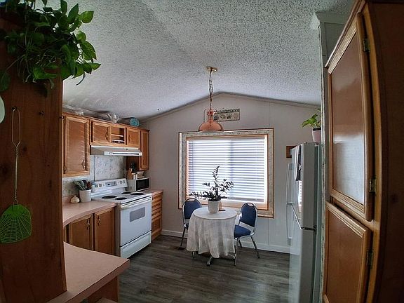 3rd image of 100 NW 16th St #110