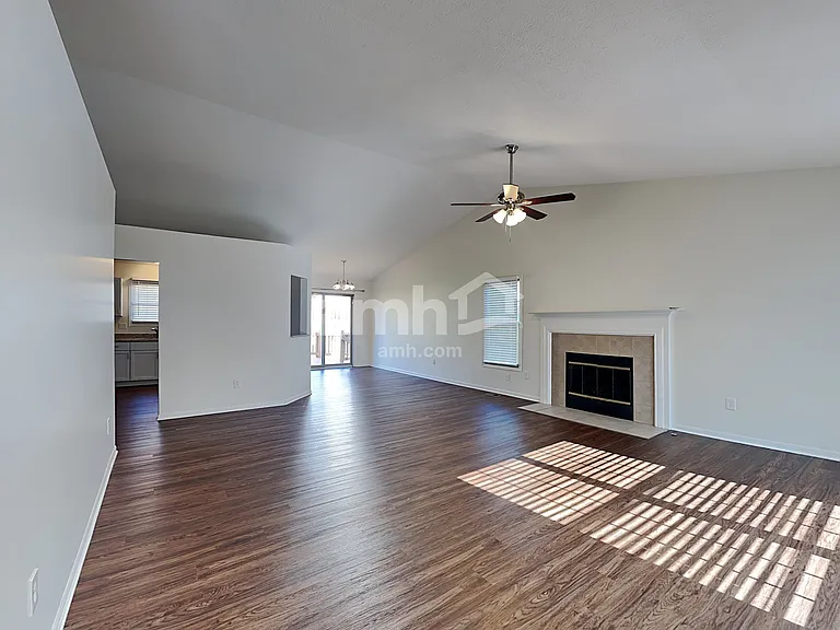 7888 Edgewater Dr — Photo 6