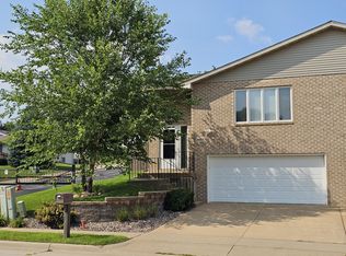 3695 Welu Dr, Dubuque, IA 52002