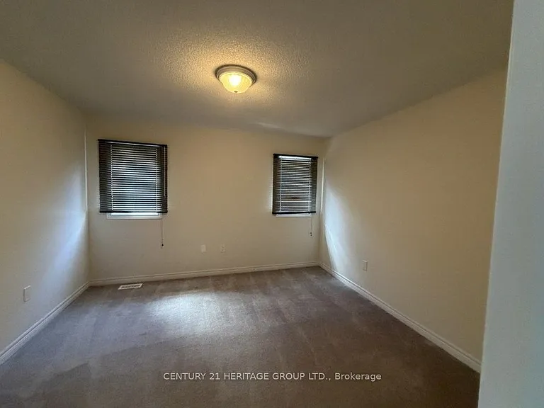 1449 Farrow Cres — Photo 16