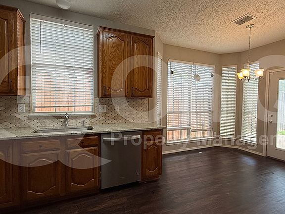 5th image of 11317 Oxford Pl