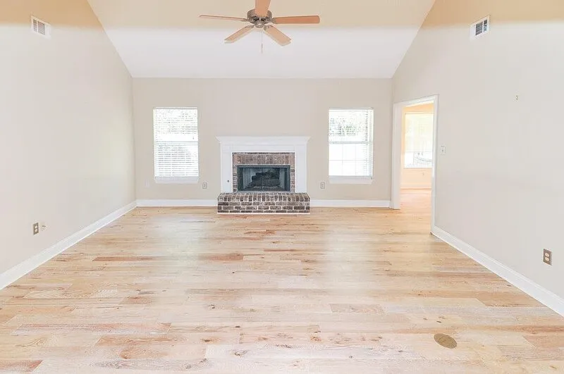 4 bed, 2.0 bath, 2014 sqft, $2,250 — Photo 3