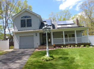 9 Lake Placid Ct, Coram, NY 11727