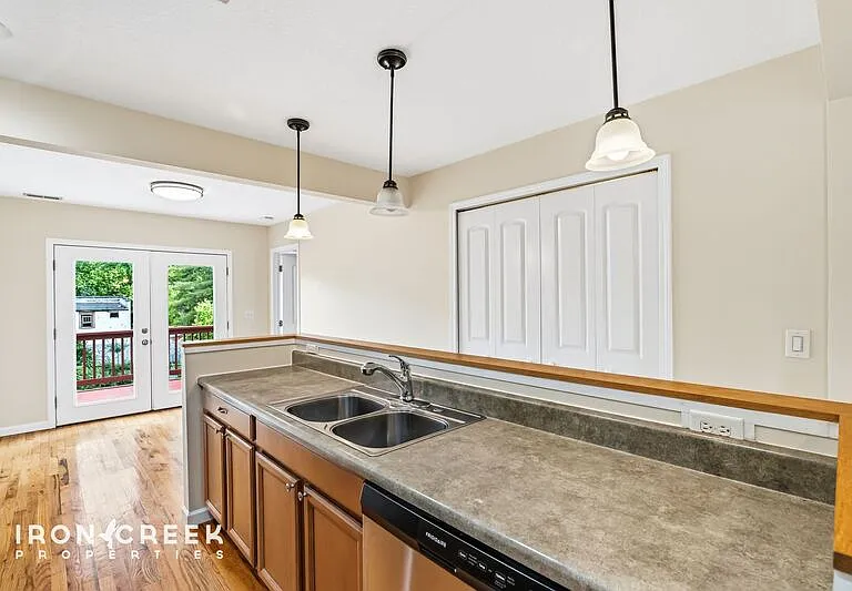 30 Olive St — Photo 9
