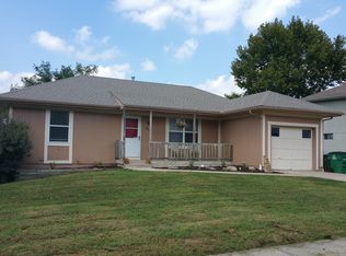 402 Willow St, Peculiar, MO 64078