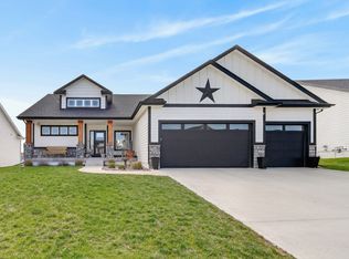 2930 Crescent Ridge Dr, Waukee, IA 50263