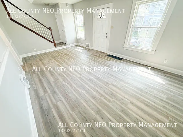 900 Roslyn Ave SW — Photo 5