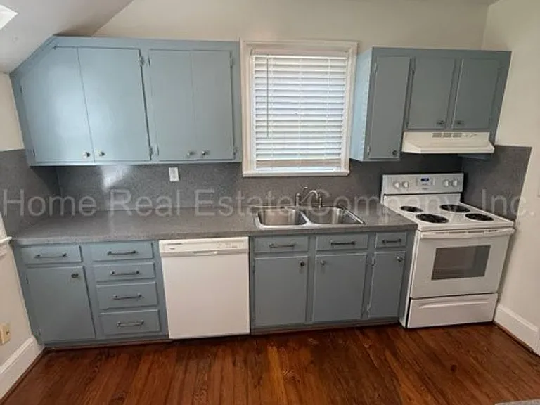 1947 Robinhood Rd — Photo 5