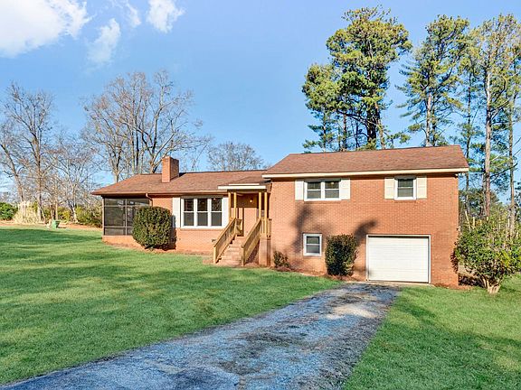 2nd image of 301 Dixon St