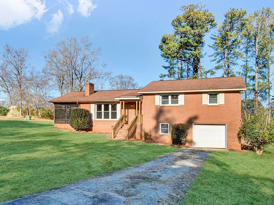 1st image of 301 Dixon St