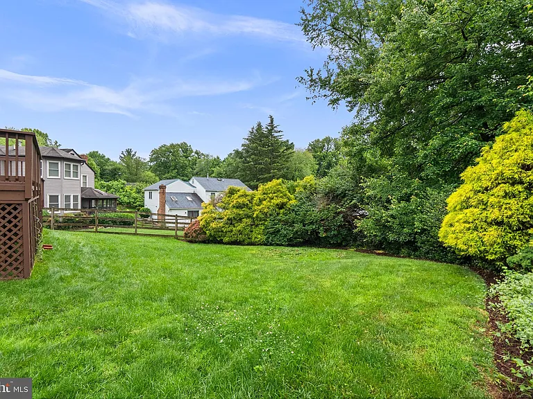 1119 Halesworth Dr — Photo 46