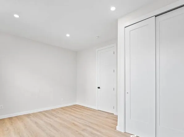 23-89 37th Street image 5 of 7