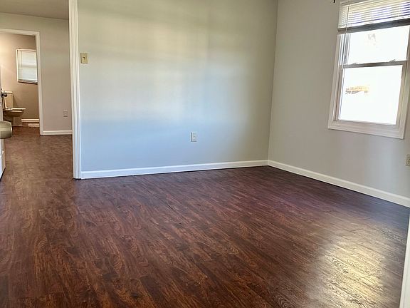 4th image of 5128 Oak Dr