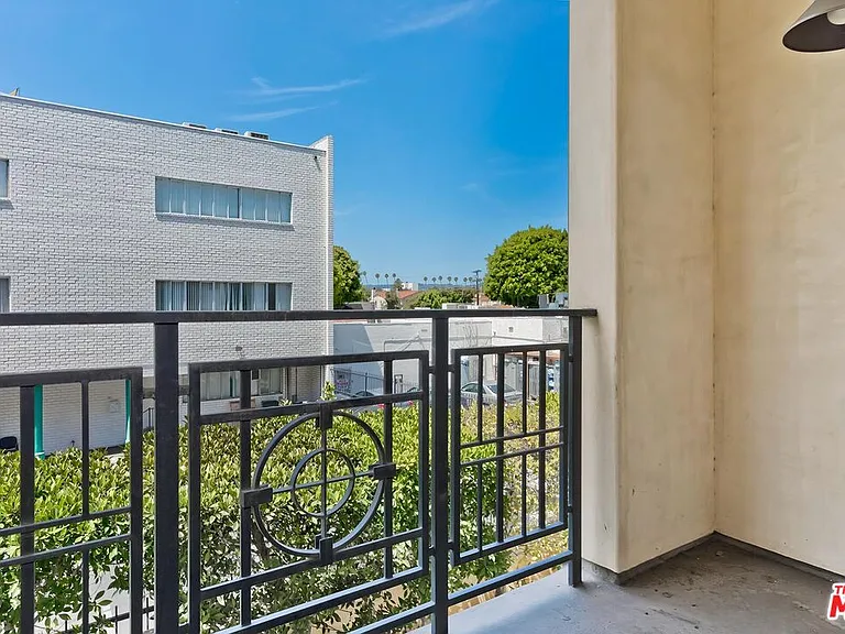 225 S Hamilton Dr #106 — Photo 21