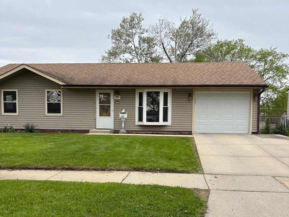 1st image of 302 Ridge Cir