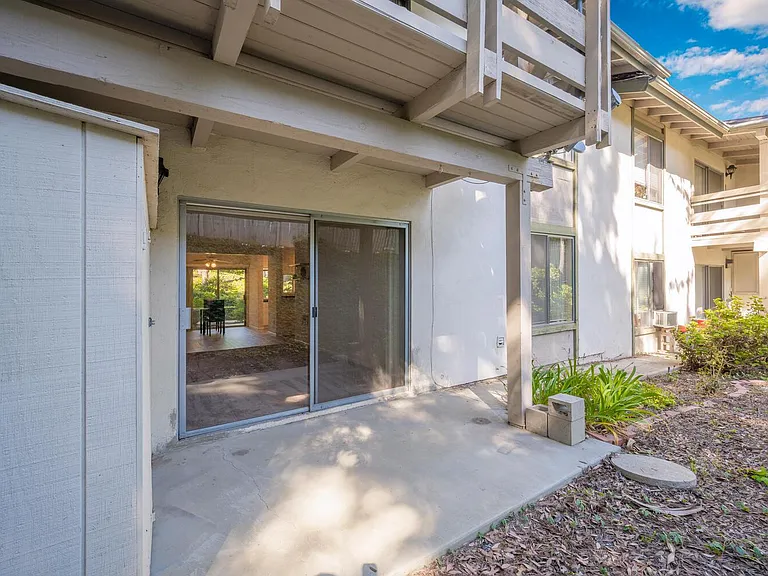 23732 Hillhurst Dr #27 — Photo 9