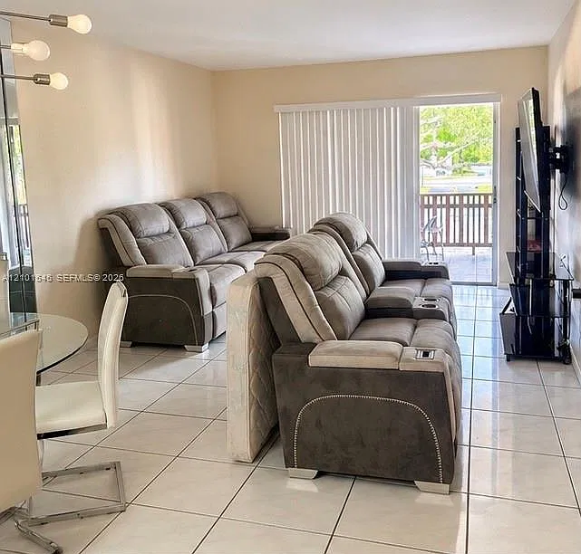 Pine Grove Condo — Photo 2