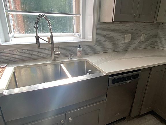 Farmhouse sink