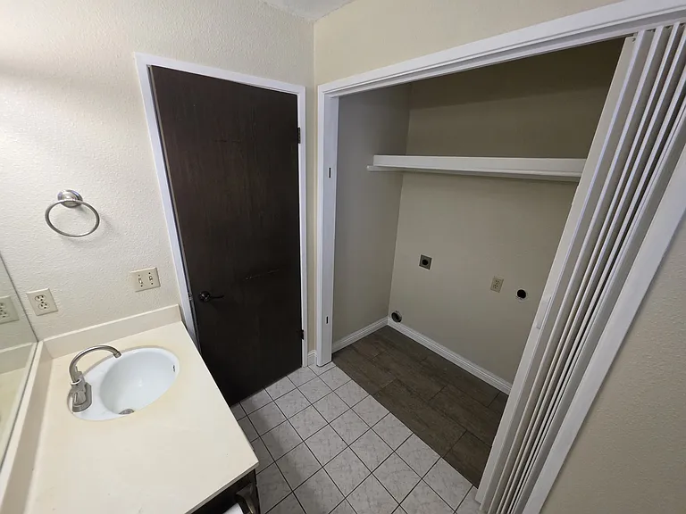 1144 Porter Ave — Photo 14