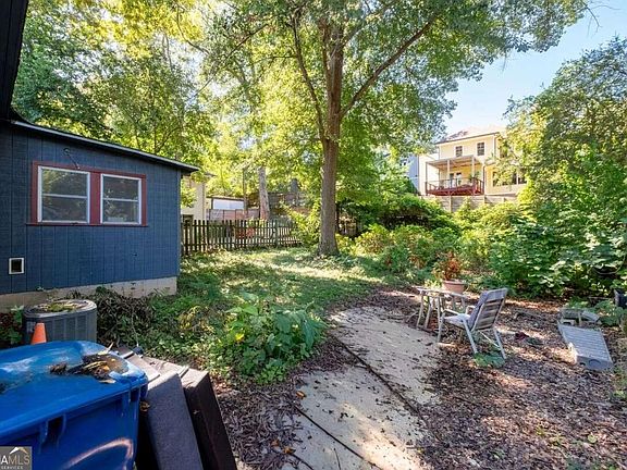 5th image of 818 Durant Pl NE