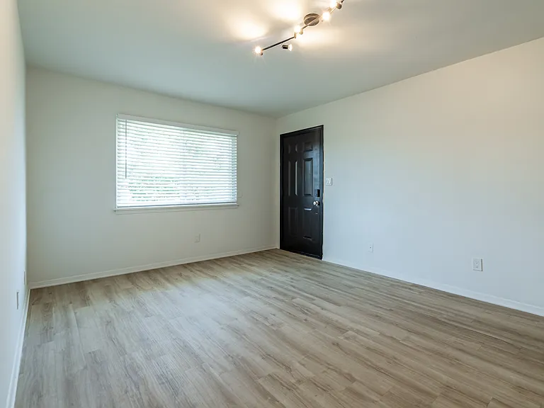 740 Mozley Dr SE #C8 — Photo 4