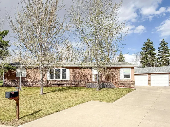 302 6th St SW, Surrey, ND 58785