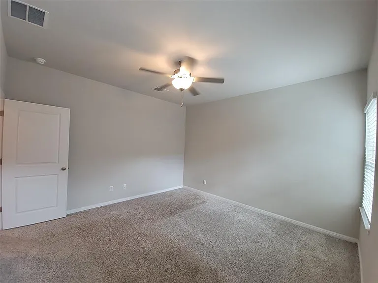 908 Main St — Photo 11