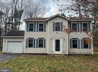 1145 Chickadee Dr, Pocono Summit, PA 18346