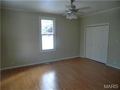 4th image of 344 Goetz Ave