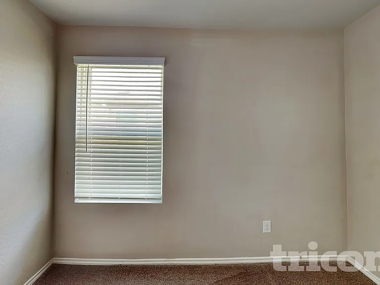 1876 Heather Glen Dr — Photo 12