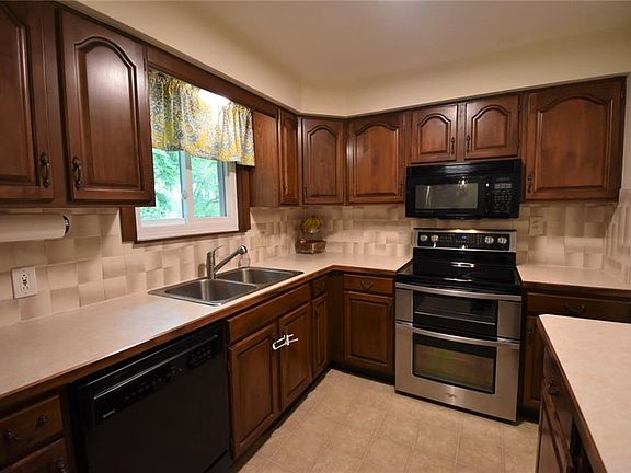 5th image of 2312 Gary Dr