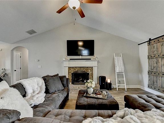 4th image of 204 Lynn Rd