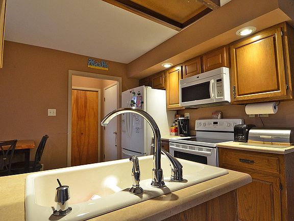 4th image of 930 Knottingham Dr