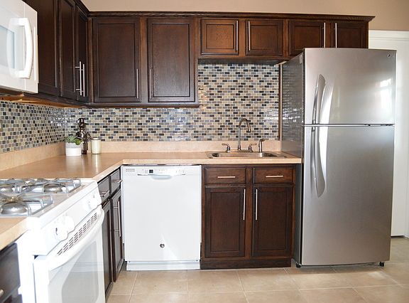 3rd image of 2402 Evergreen Ln