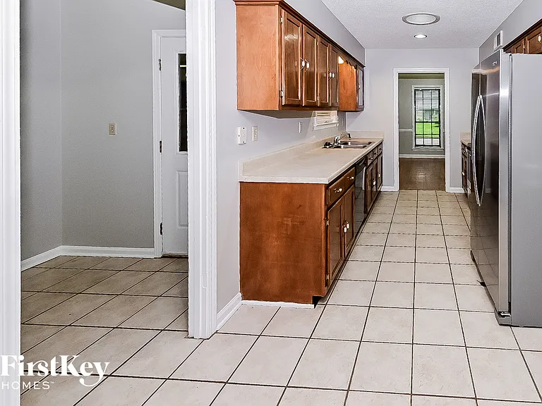 7066 Scepter Dr — Photo 7